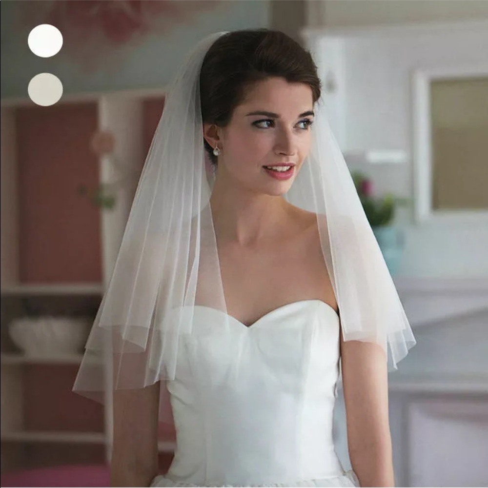 NWT Beautiful elbow length 2T soft touch veil